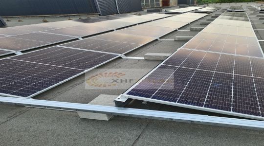 헝가리​ 안정기 태양광 설치 시스템 솔루션 5.5WM

